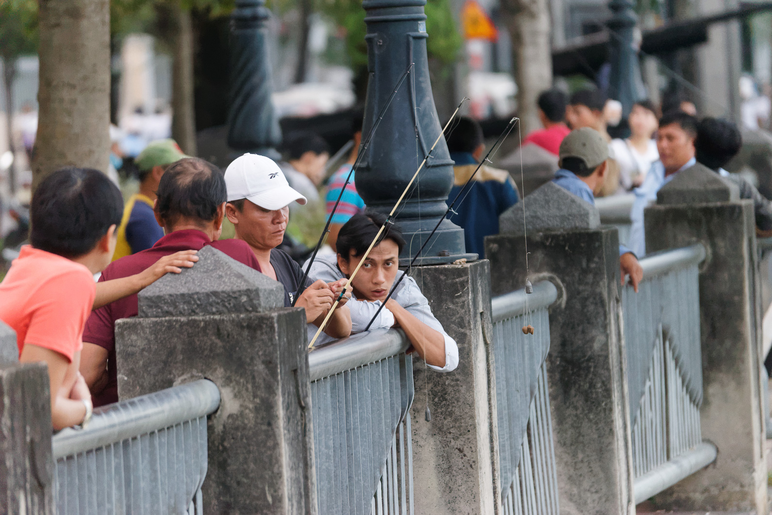20141118 171836 Szenen an der Saigon Fluß Promenade